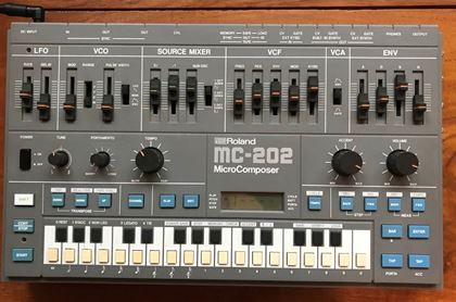 Roland-MC202